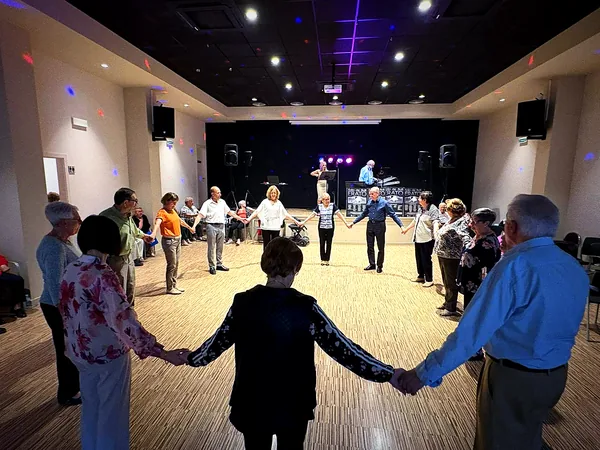 Guests dancing in a circle